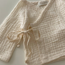 Load image into Gallery viewer, Newborn outfit + Blanket Set (Cream)