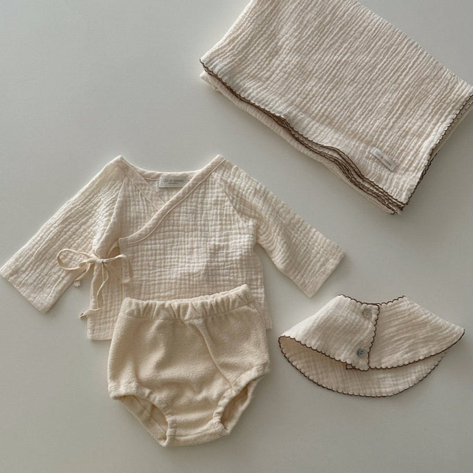 Newborn outfit + Blanket Set (Cream)