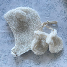 Load image into Gallery viewer, Coco Hat + Mitten Set (Ivory)
