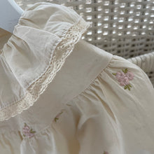 Load image into Gallery viewer, Blossom Embroidery Blouse
